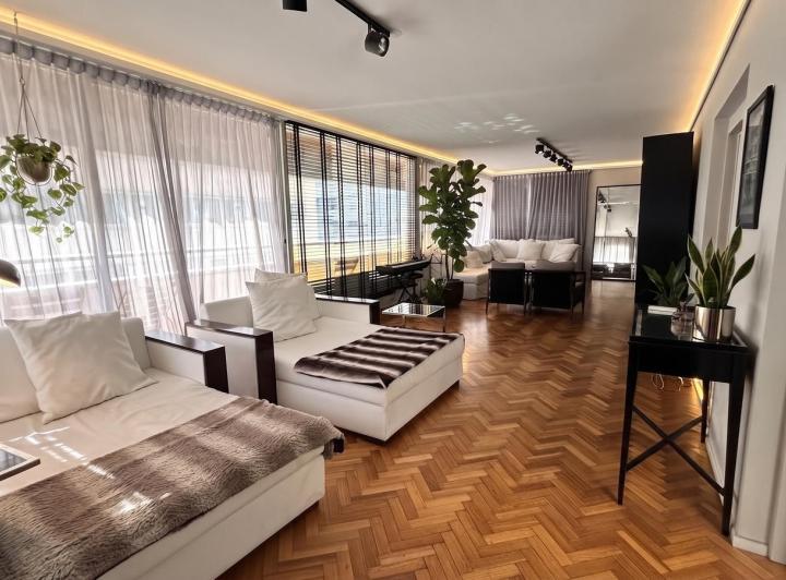 Departamento · 230m² · 5 Ambientes · 1 Cochera