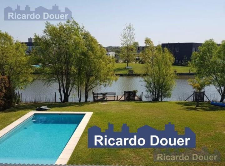 Casa · 180m² · 5 Ambientes · 2 Cocheras