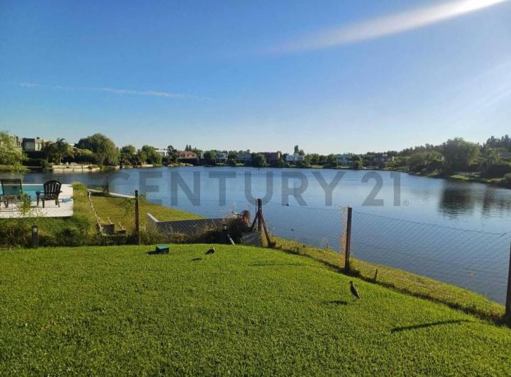 Casa · 237m² · 5 Ambientes · 5 Cocheras