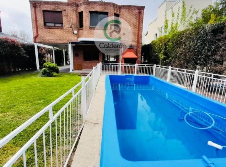 Casa · 110m² · 4 Ambientes · 4 Cocheras