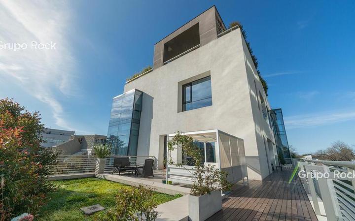 Casa · 500m² · 6 Ambientes · 4 Cocheras