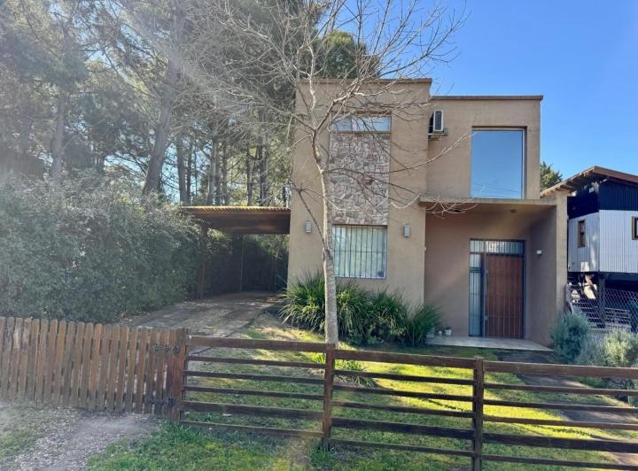 Casa · 100m² · 3 Ambientes · 1 Cochera