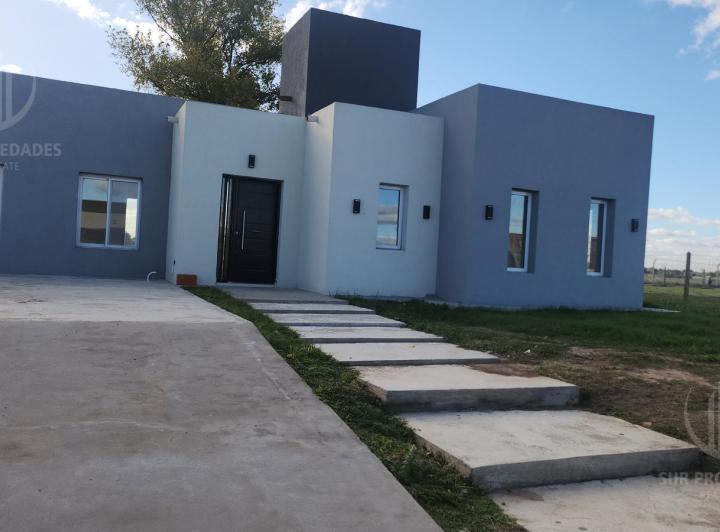 Casa · 145m² · 4 Ambientes · 4 Cocheras