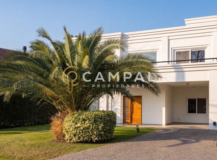 Casa · 230m² · 5 Ambientes · 1 Cochera
