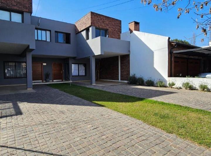 Casa · 150m² · 4 Ambientes · 1 Cochera