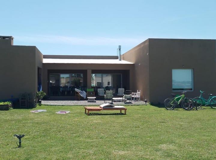 Casa · 200m² · 3 Dormitorios