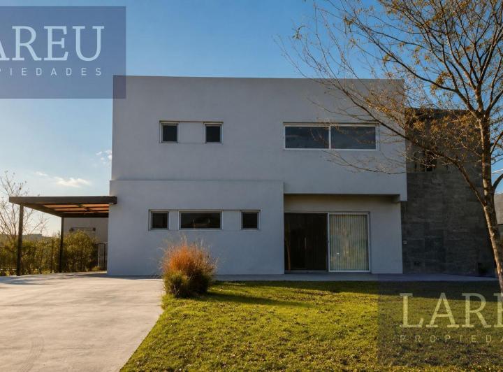 Casa · 330m² · 5 Ambientes