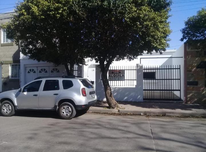 Casa · 4 Dormitorios · 1 Cochera