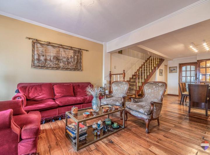 Casa · 117m² · 6 Ambientes · 1 Cochera