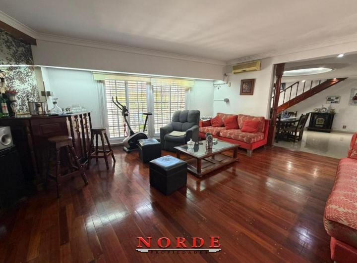 Casa · 270m² · 5 Ambientes · 3 Cocheras