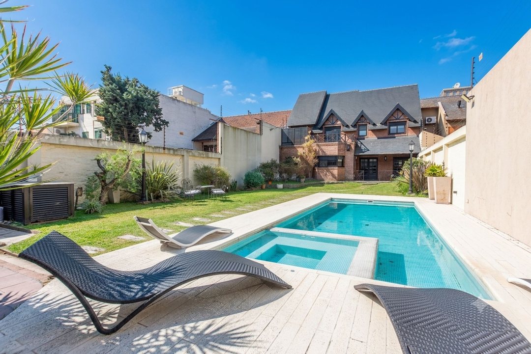 VENTA CASA C/JARDIN QUINCHO 7 AMB. RAMOS MEJIA
