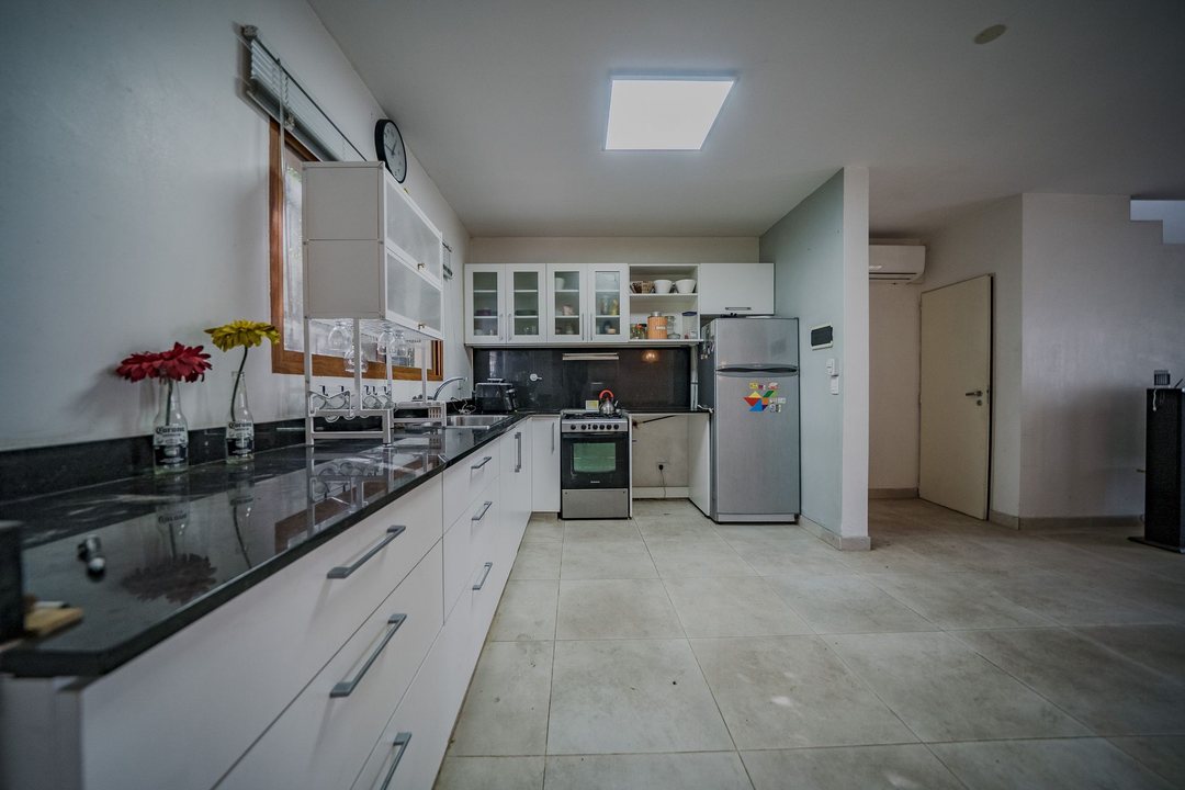 CASA EN VENTA 4 AMBIENTES CON JARDIN  EN DEL VISO