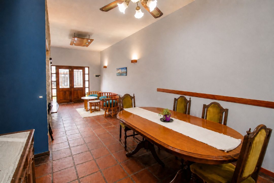 CASA EN VENTA BANFIELD 6 AMBIENTES