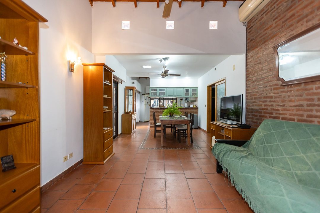 VENTA CASA 4 AMB MUTIFAMLIAR C PARQUE / 2 COCHERAS