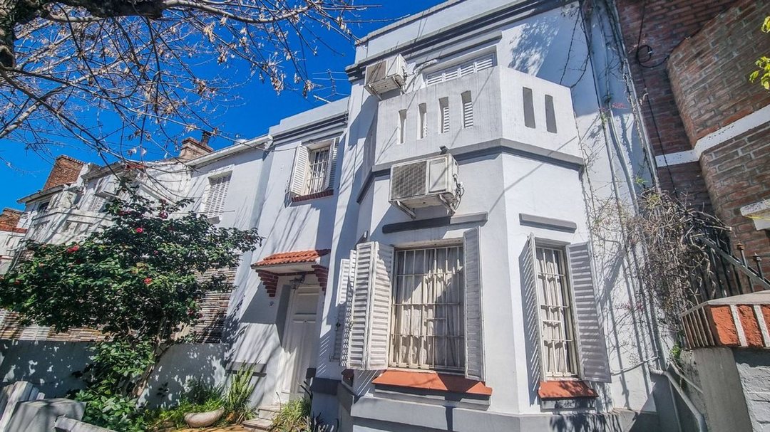 VENTA CASA 6 AMBIENTES EN VERSALLES PATIO TERRAZA