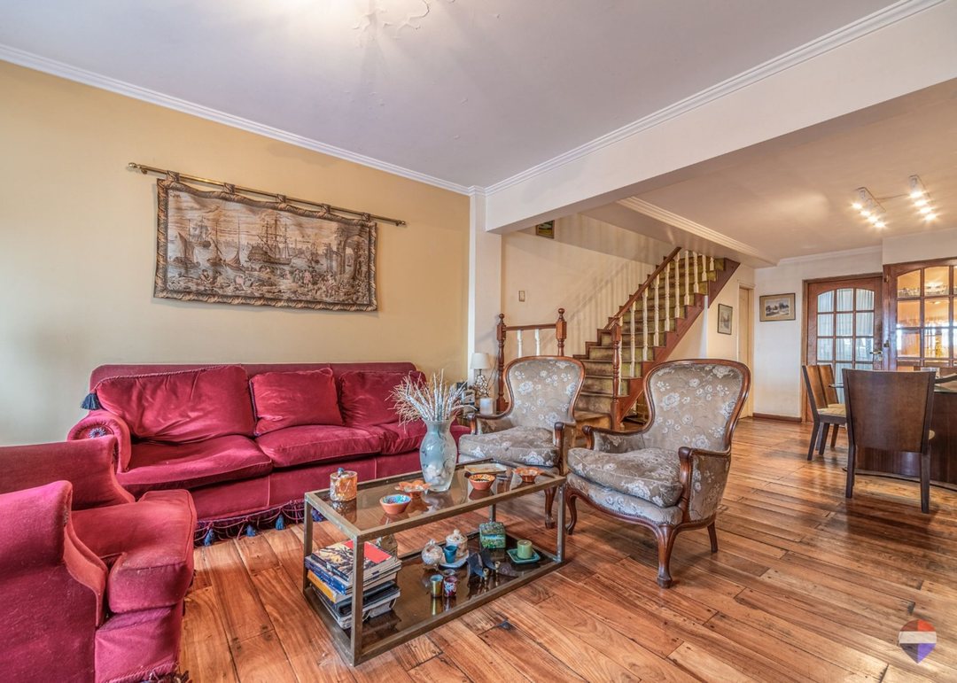 Venta CASA TRIPLEX 6 AMBIENTES EN COLEGIALES