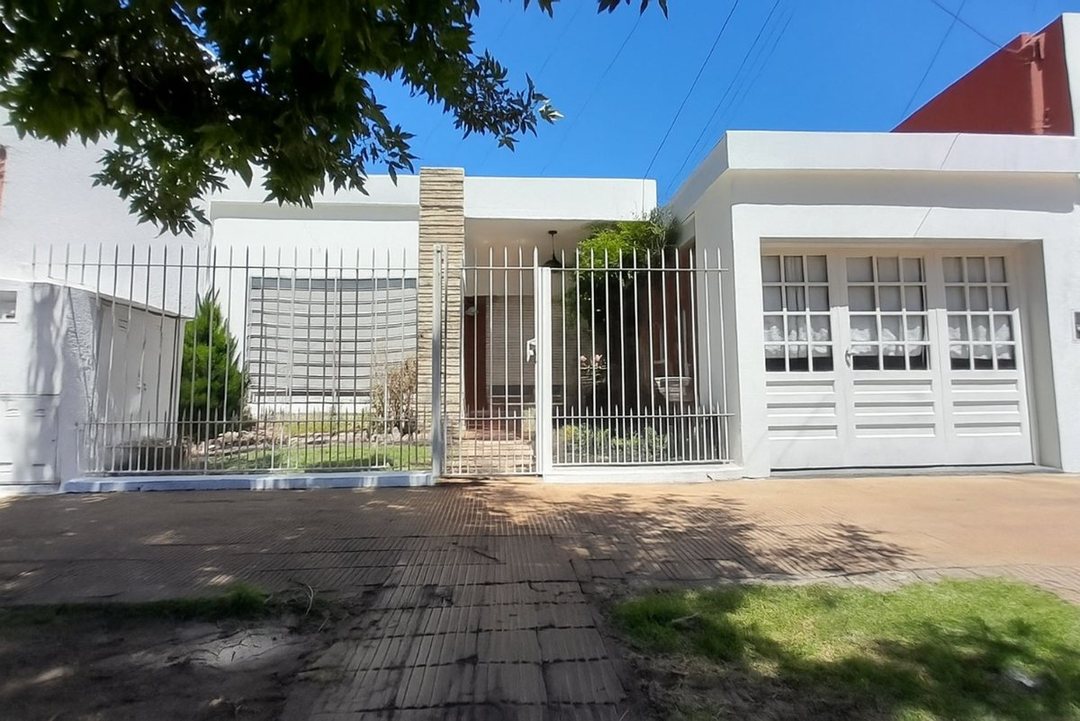 VENTA CASA 3 AMB VILLA LUZURIAGA ACEPTA PERMUTA