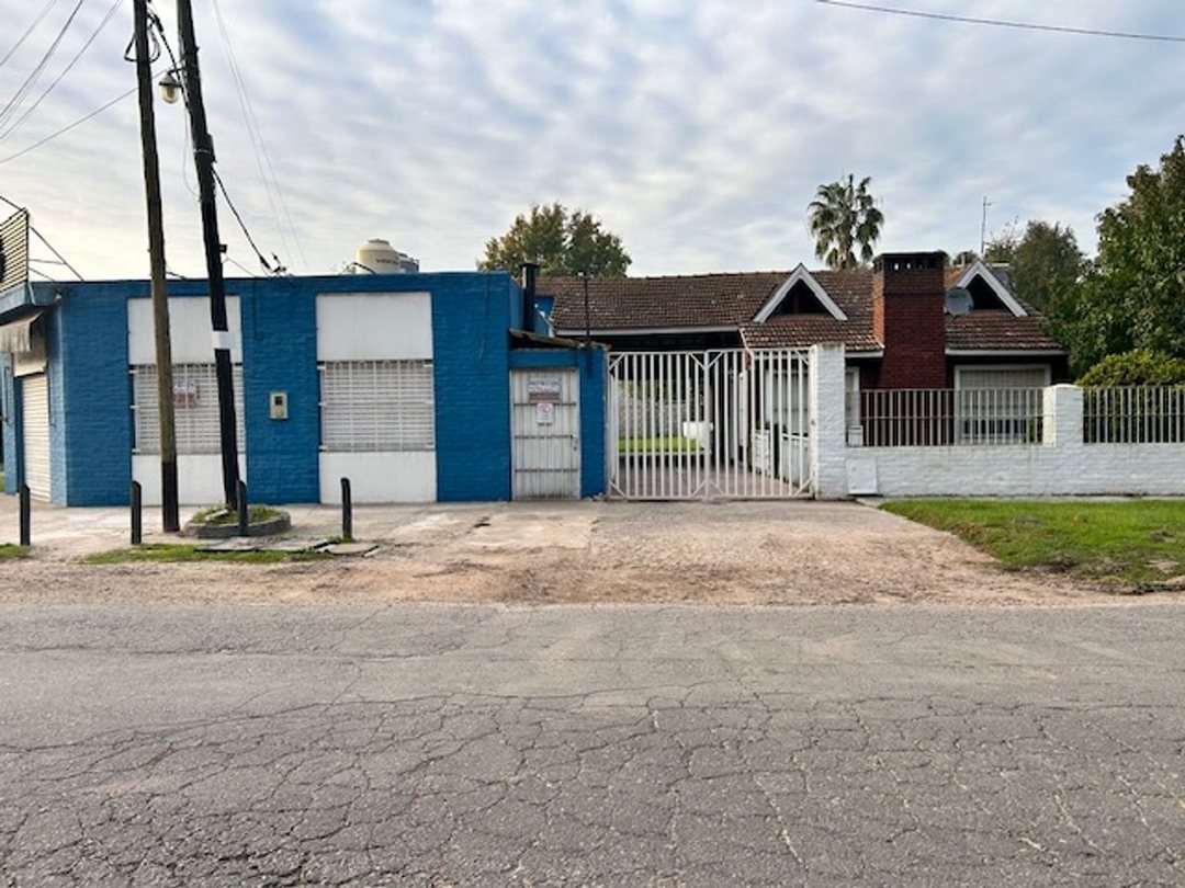 EL PATO CASA CON LOCALES EN VENTA
