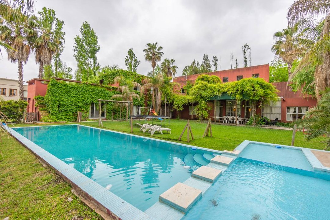 CASA VENTA PILAR HARAS DEL PILAR JARDIN Y PILETA