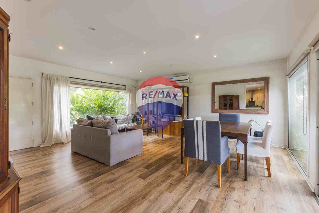 Venta casa 5 ambientes barrio La Comarca