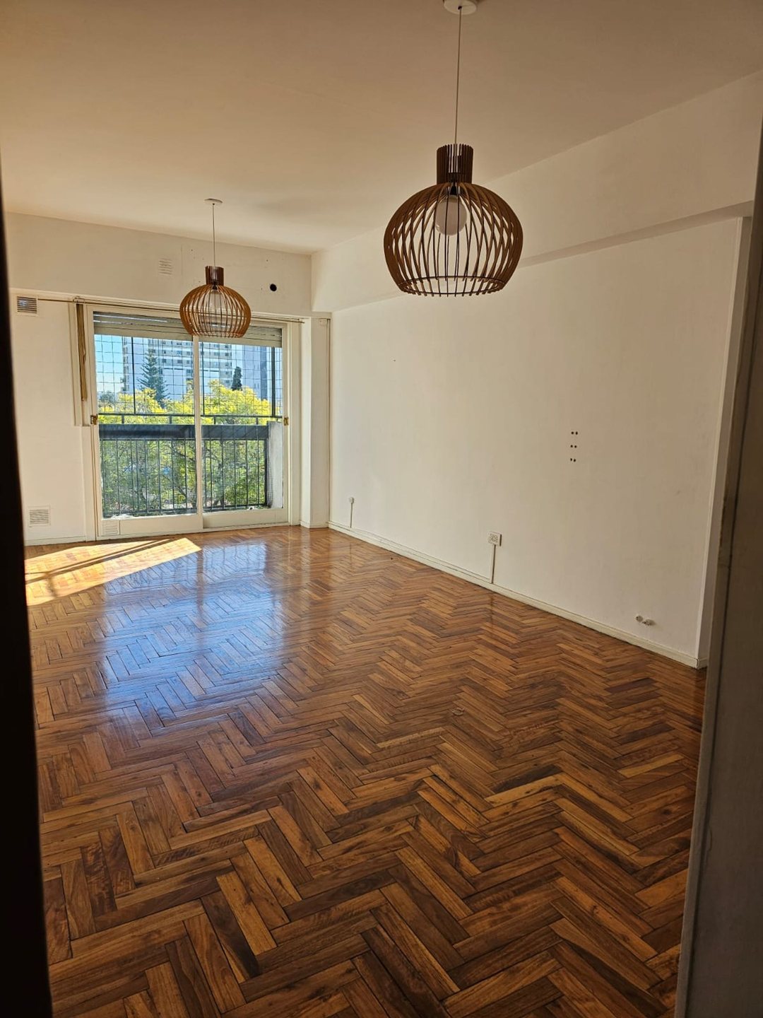 VENTA DEPTO 3 AMB. + HAB SERV. + BALCON +  COCHERA