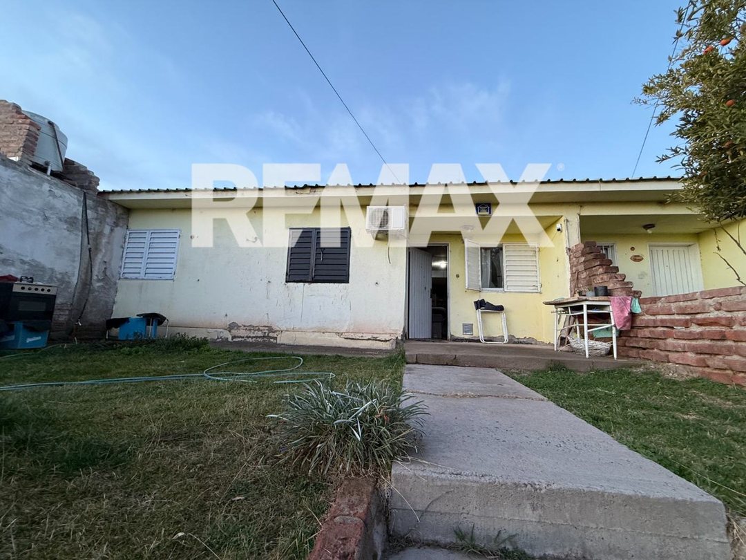 VENTA CASA 3 DORMITORIOS Y DEPARTAMENTO EN MELIPAL