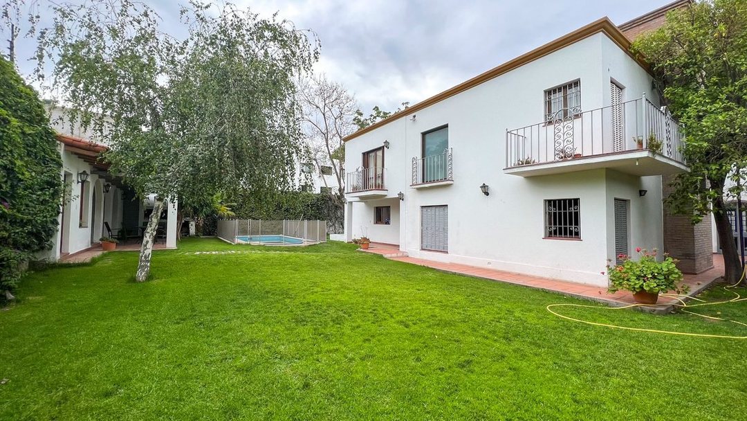 Casa en venta de 5 habitaciones en Barrio Bombal