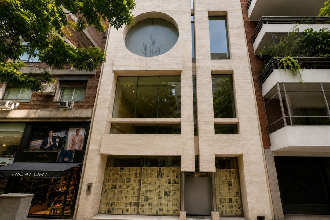 Alquiler Edificio con local apto todo rubro