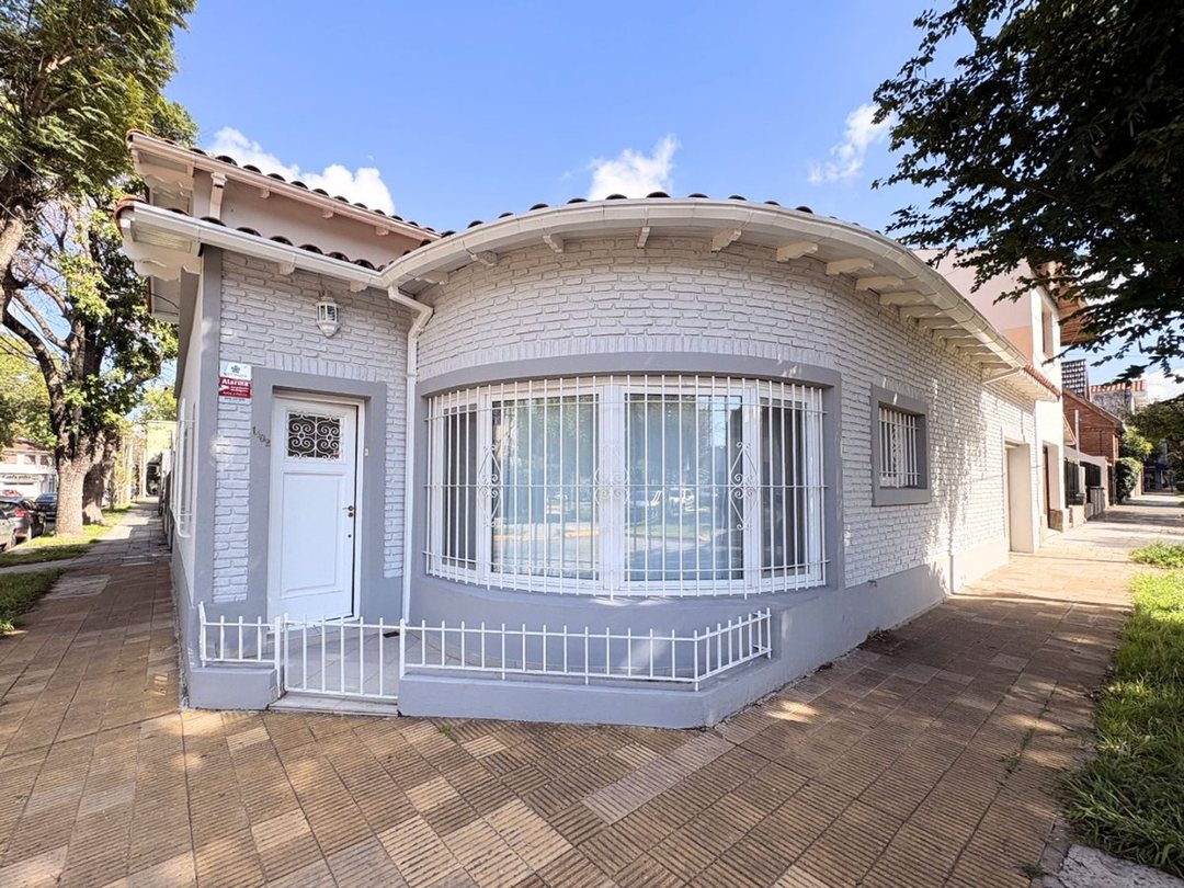 VENTA CASA  5  AMB. CON PATIO Y TERRAZA. VTE LOPEZ