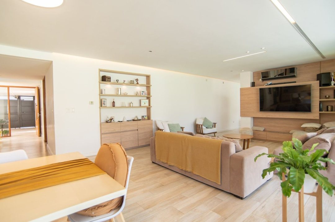 Casa en Venta  Gonnet 4 dormitorios y pileta