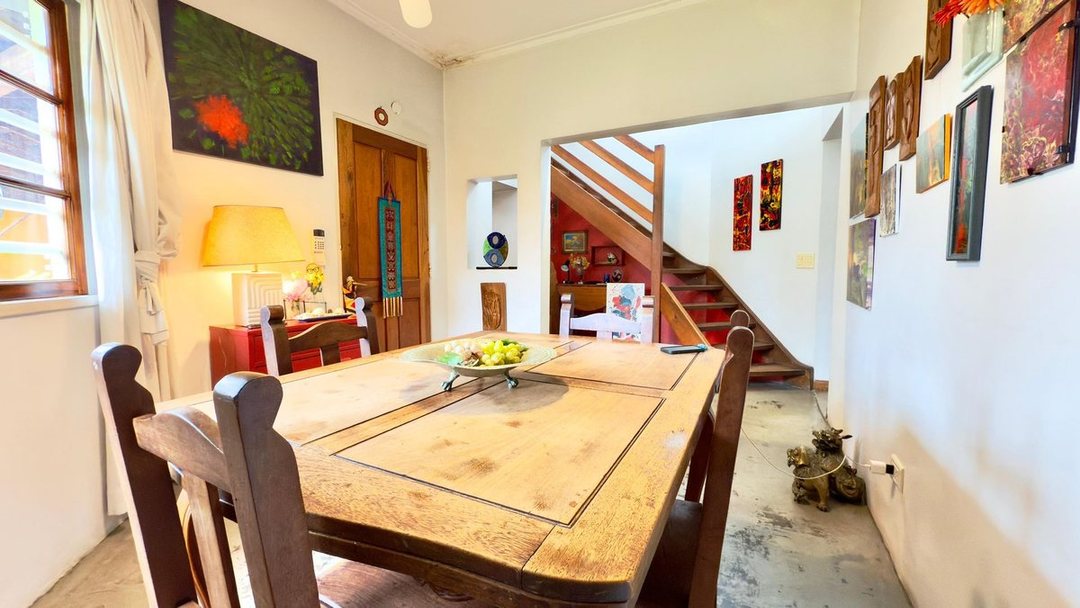 CASA EN VENTA EN CITY BELL 3 DORMITORIOS