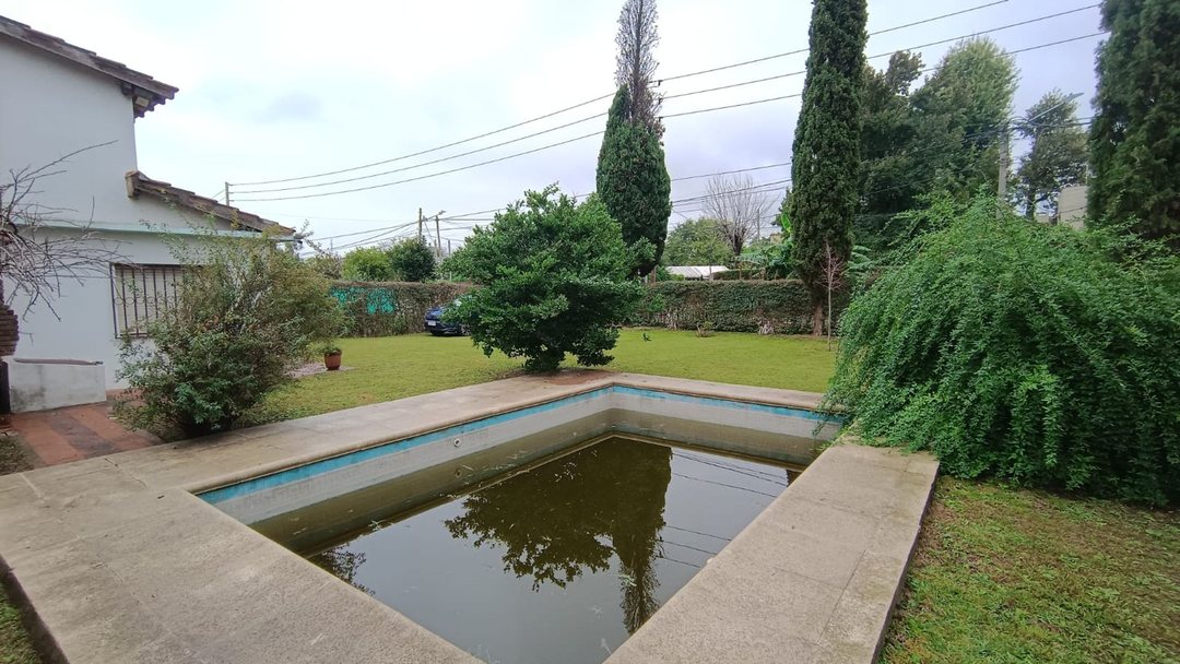 VENTA CASA C/PILETA LAGOMARSINO