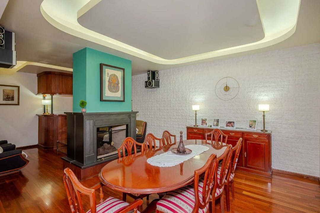 VENTA CASA 5 AMB /2 COCHERAS EN V.URQUIZA /PERMUTA