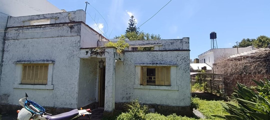 VENTA CASA 3 DORMITORIOS A RECICLAR EN LA FLORIDA