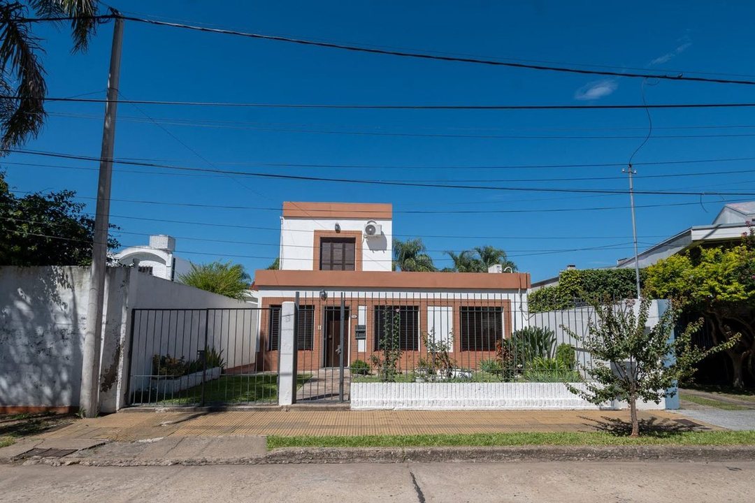 Amplia casa de 4 dormitorios, Ideal familias