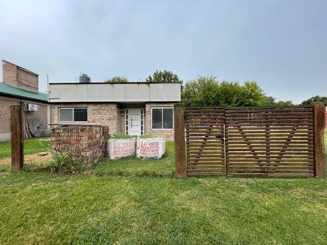 CASA EN VENTA 2 DORMITORIOS CON PILETA IBARLUCEA