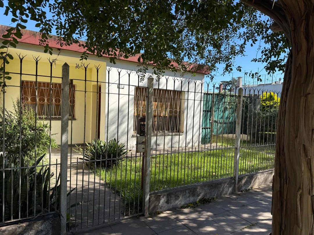 VENTA CASA 3 AMBIENTES PASO DEL REY CENTRO LT328M2