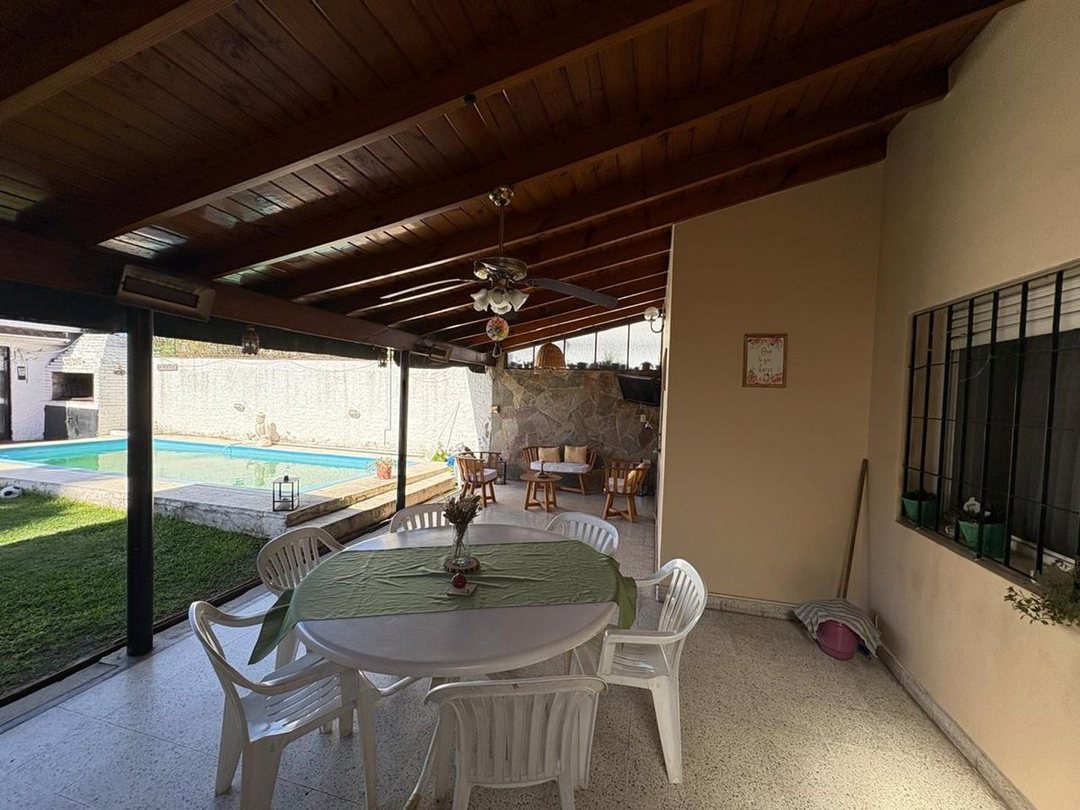 VENTA CASA BOULOGNE 3 AMBIENTES PILETA COCH-JARDIN
