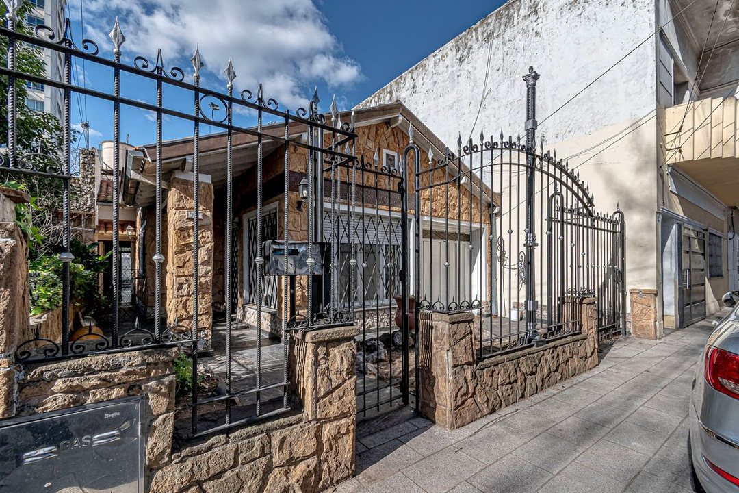 Venta Casa 4 amb en San Martin con Pileta y Jardín