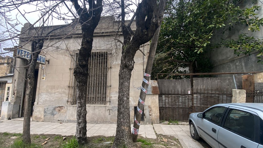 Lanus - Venta - Casa -  lotes doble frente