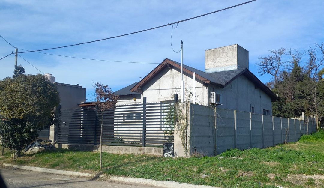 CASA 3 AMBIENTES ZONA RESIDENCIAL AZUL EN VENTA