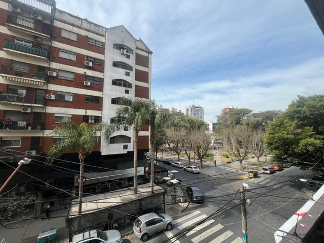 Venta dpto 3 amb. Frente a plaza de Ramos Mejia