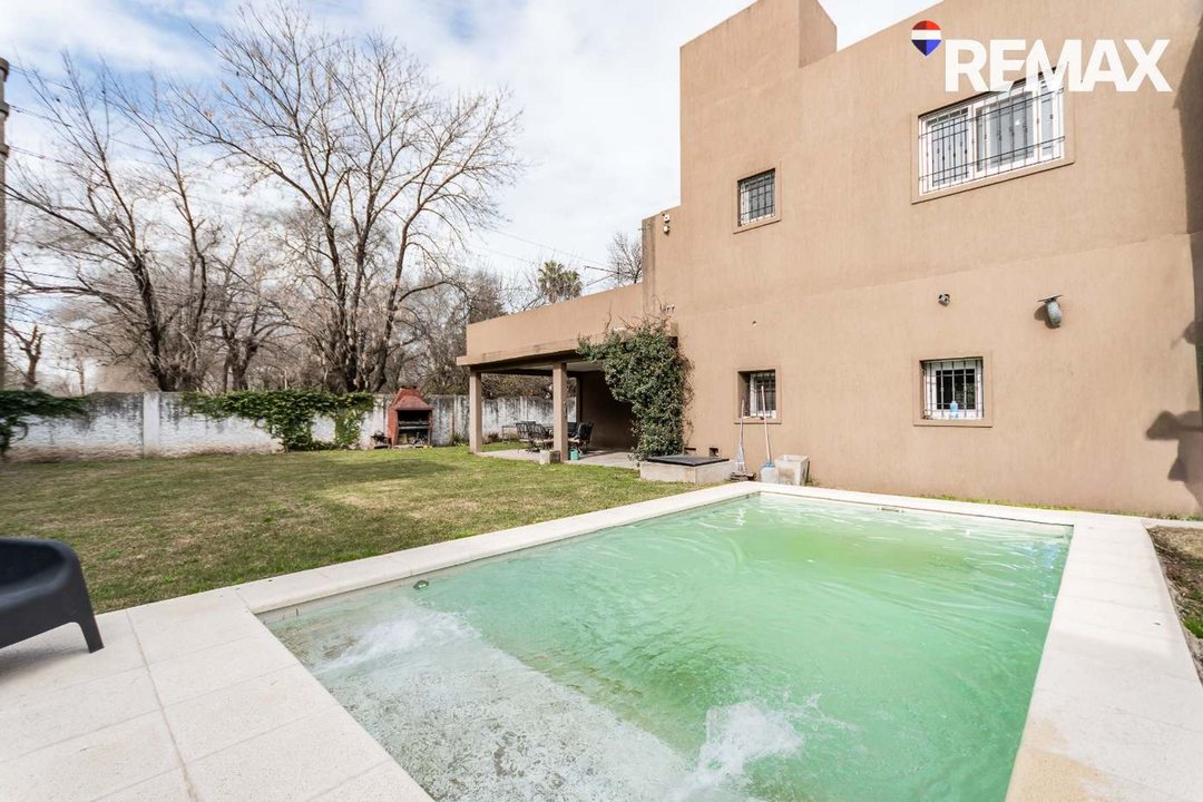 Venta casa con piscina en Ezeiza sin expensas