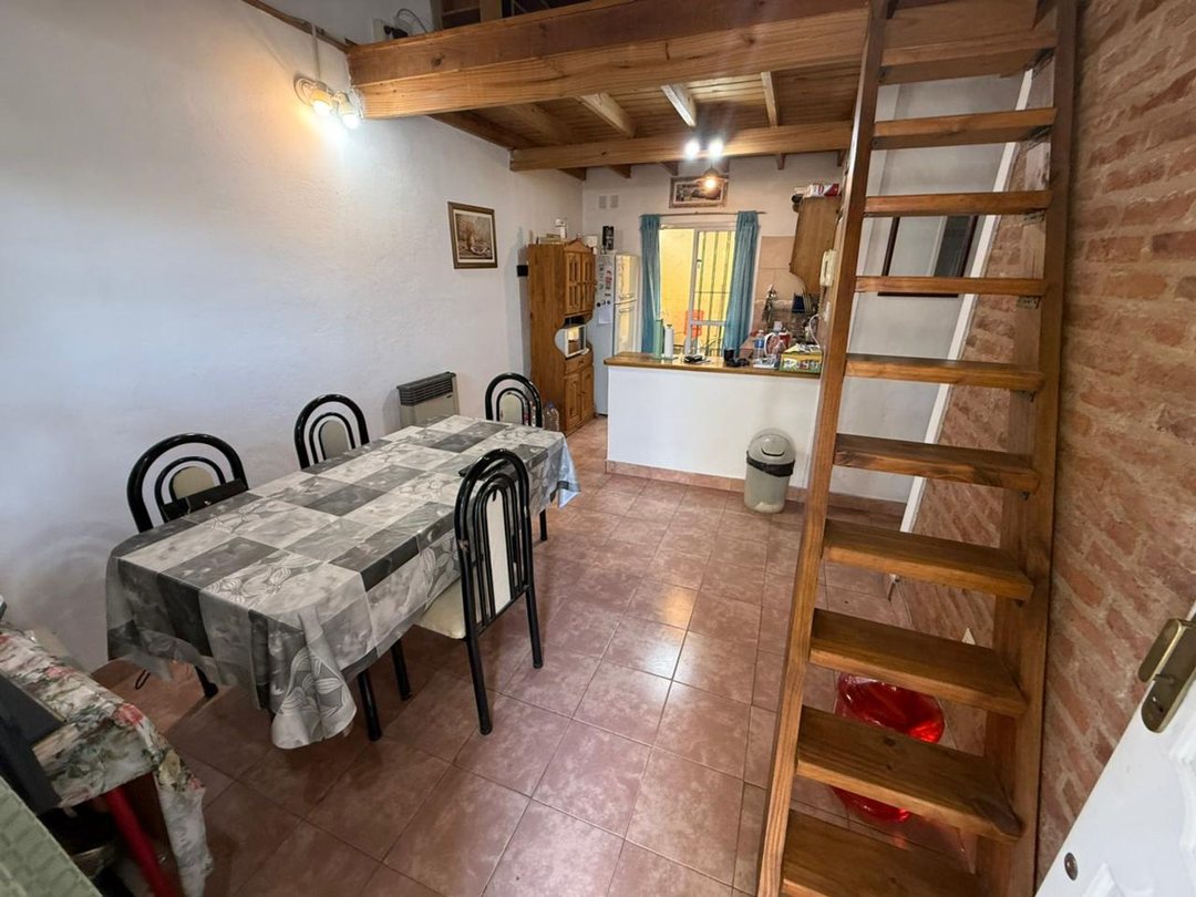 VENTA PH EN MONTE GRANDE. 3 AMBIENTES. COCHERA