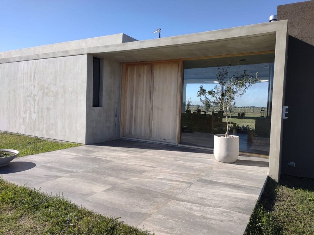 CASA VENTA CHACRAS DE LA TRINIDAD LOTE 12.900 m2