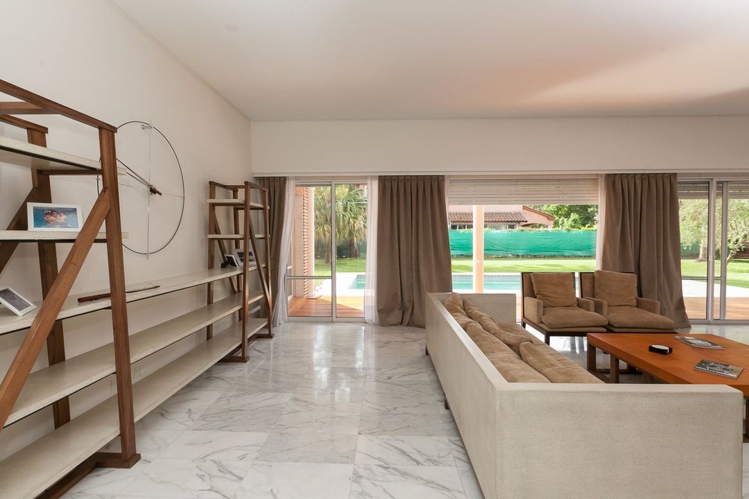 CASA EN LAS LOMAS DE SAN ISIDRO , EXCELENTE ESTADO