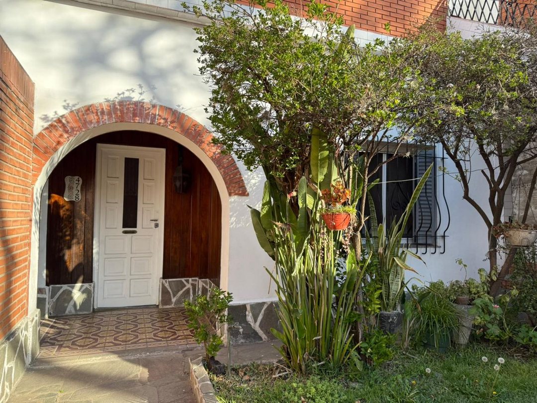 ALQUILER PH TIPO CASA EN MUNRO CENTRO