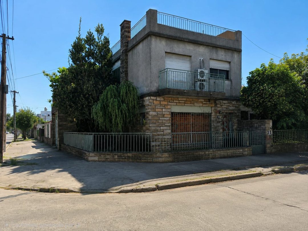Venta casa 5amb a reciclar Caseros