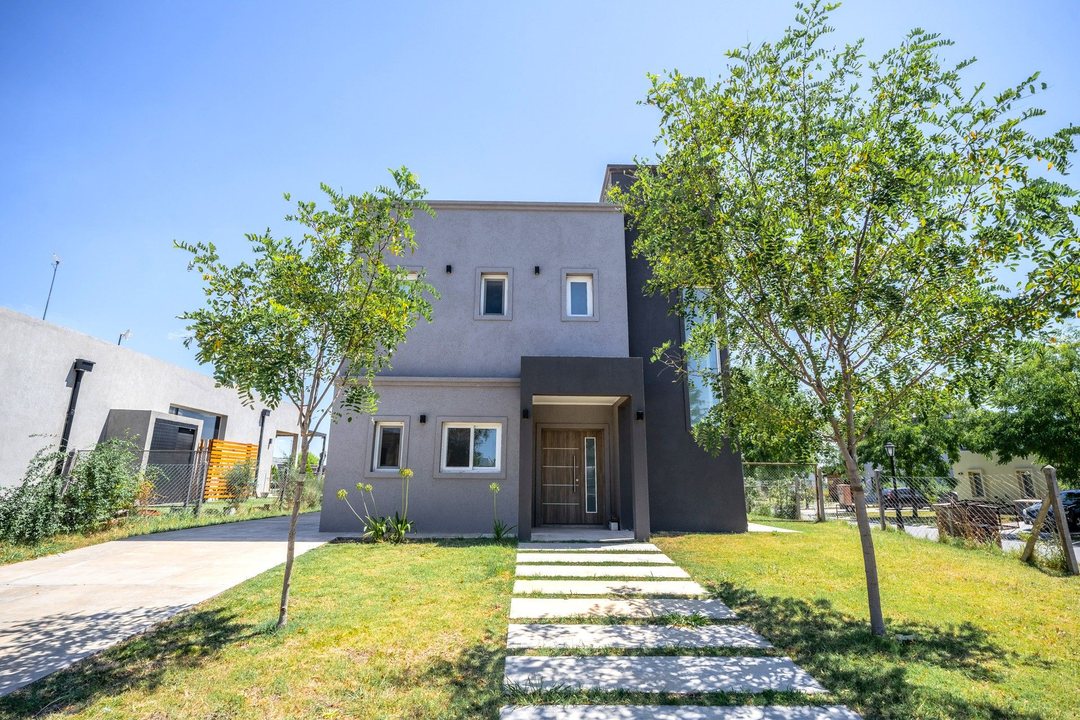CASA EN VENTA 5 AMB Bº SAN PABLO PILAR