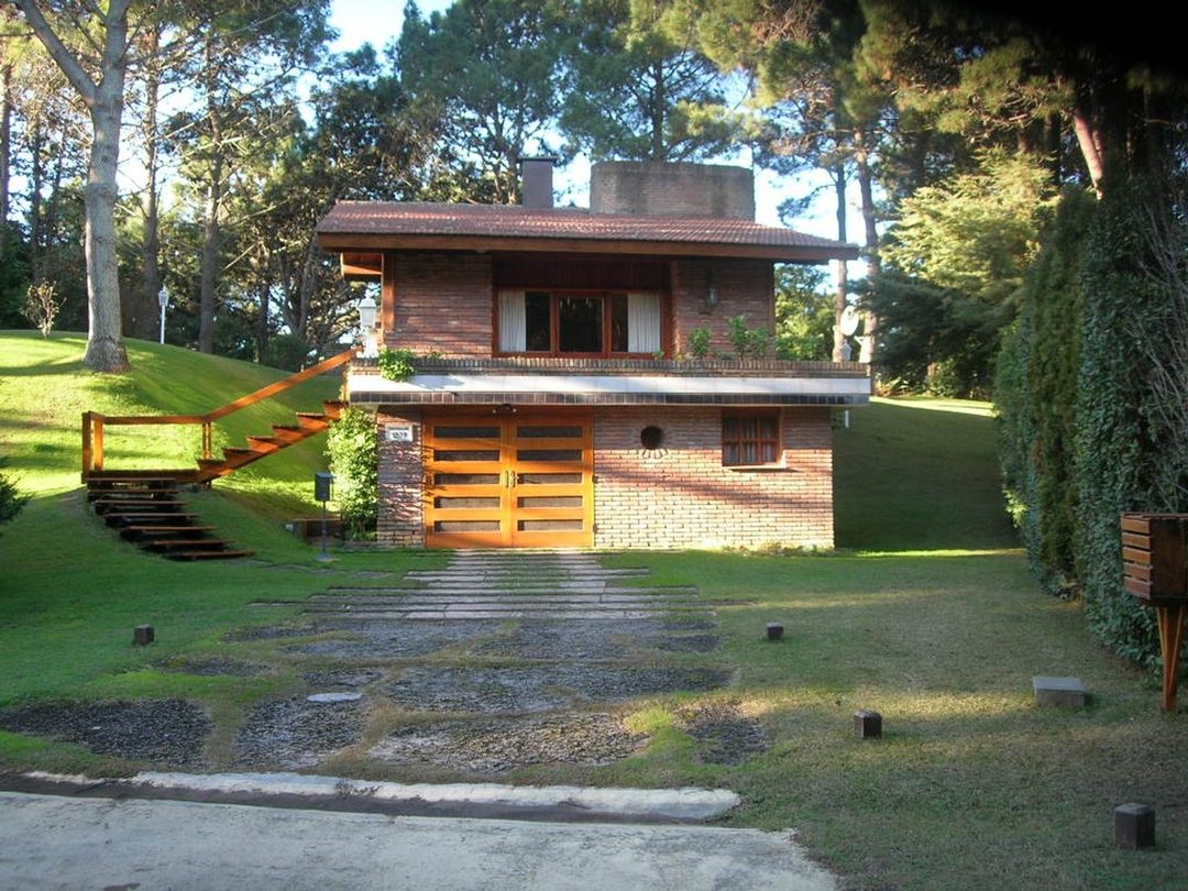 VENTA DE CASA EN PINAMAR. ZONA GOLF NUEVO.